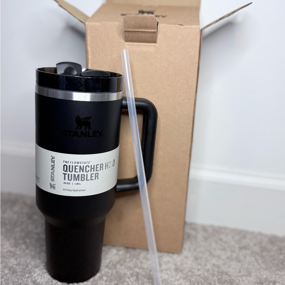 NIB Stanley 40oz Quencher - Black